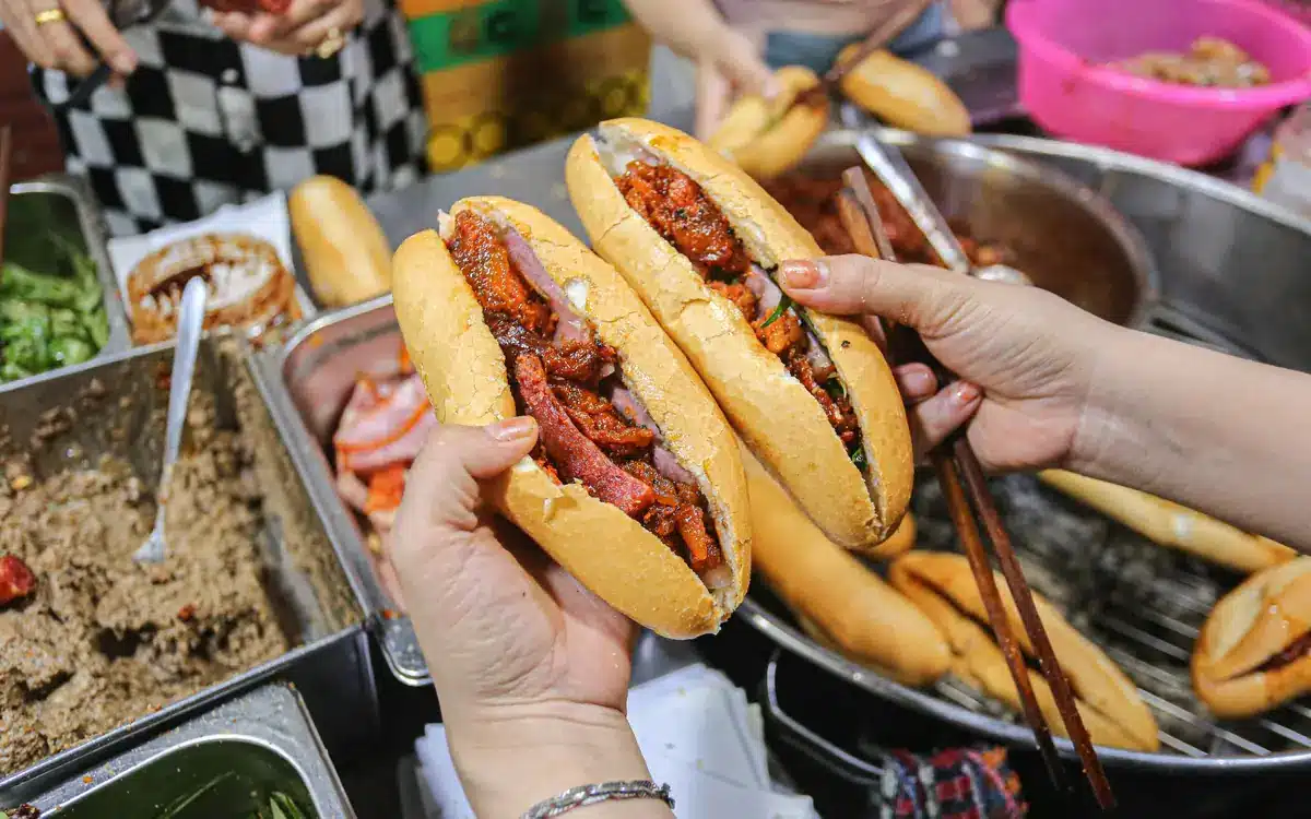 Bánh mì Trường Tiền – O Tho